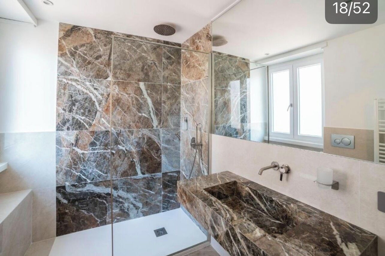 Bathroom 4, Victoria rooms, Rome