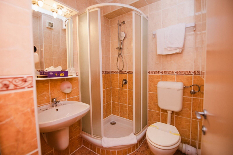 Bathroom 5, Fântânița Haiducului, Selimbar