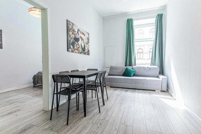Living room 3, Cozy 2BR 1LR Apt Near Westbahnhof, Wien