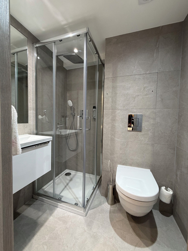 Bathroom 4, Mabledon Court Hotel, London