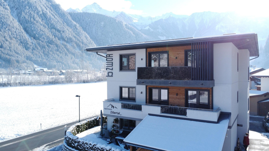 Exterior & Views