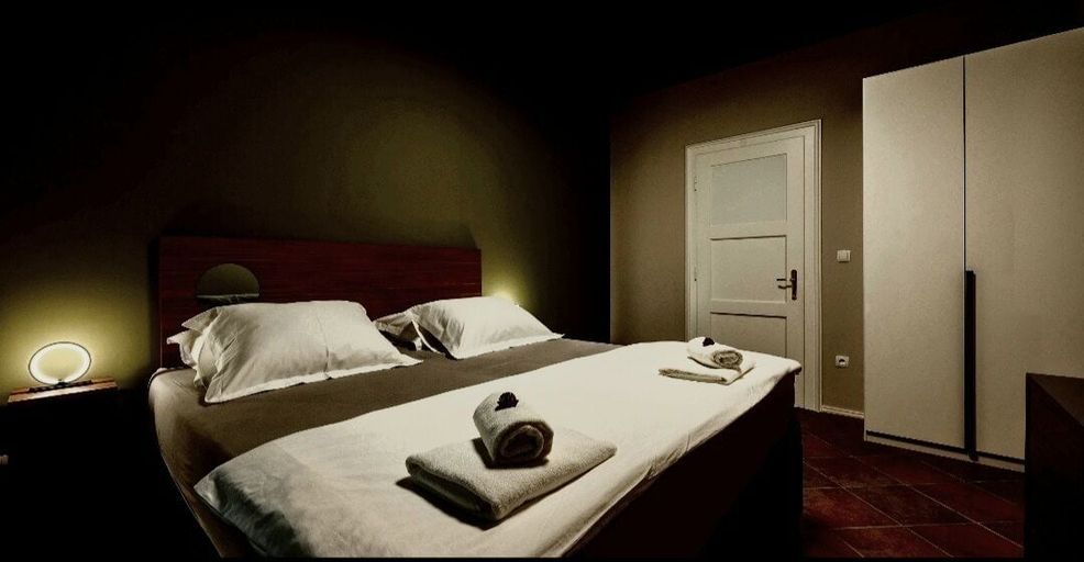 Room 2, Green, Deluxe Two Bedroom Suite, Split
