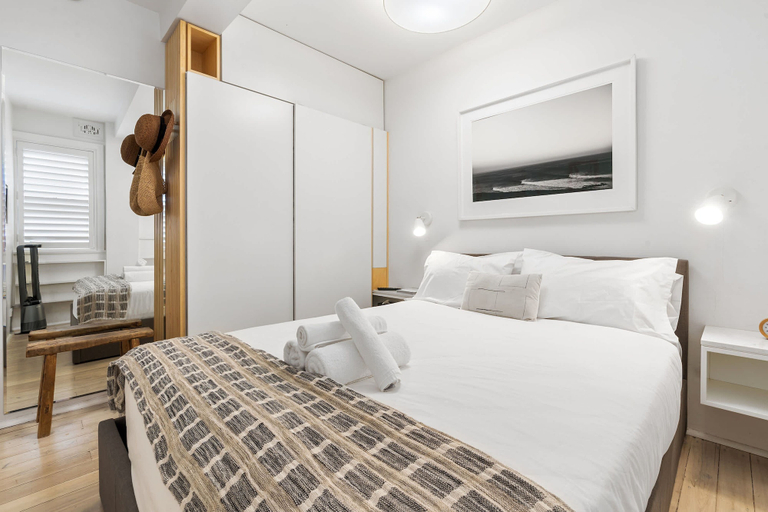 Room 2, Bay View in Rushcutters Bay, Sydney