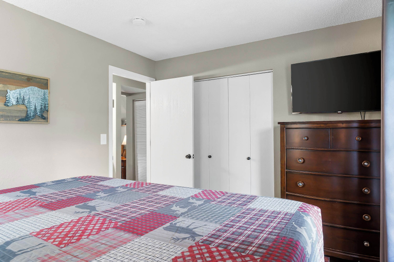 Bedroom 2, Fallcreek Haven - A Chic Retreat, Taney