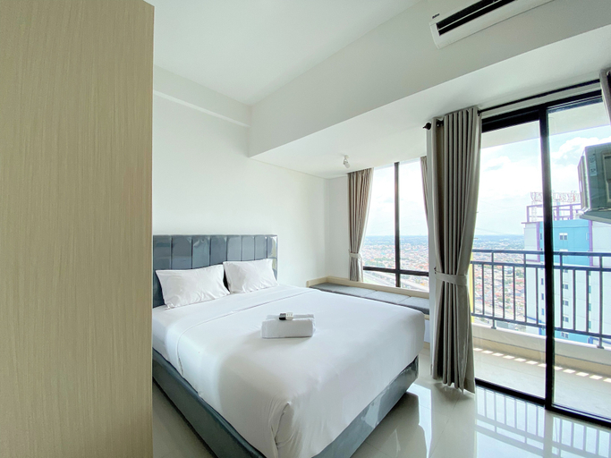 Room 3, White Toned Style Studio At Lrt City Bekasi Apartment, Bekasi