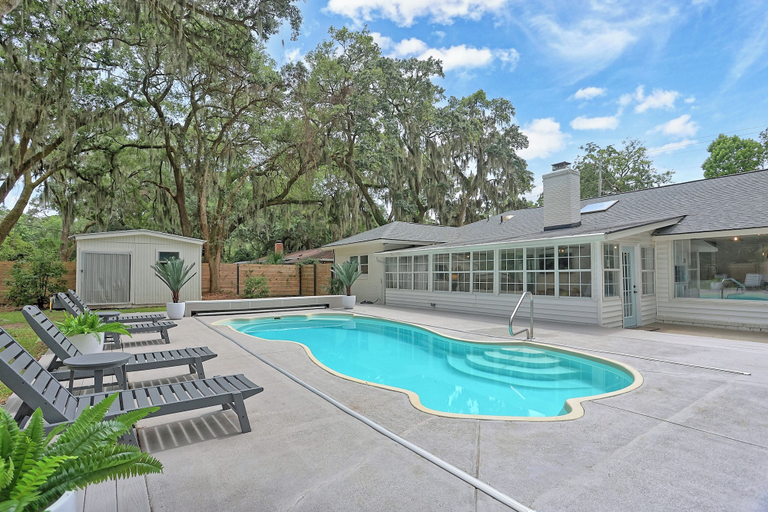 Pool 5, Coastal Pool Retreat Near Beach, Chatham