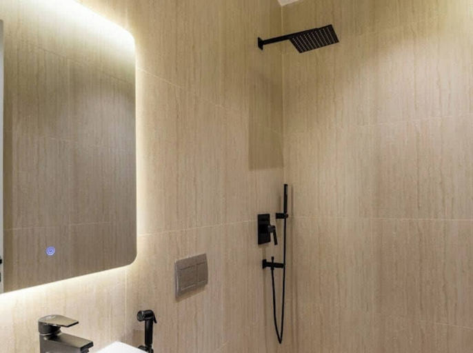 Bathroom 3, Luxury & Sophisticated Two BR Apt in Almadinah, Al Madinah Al Munawwarah