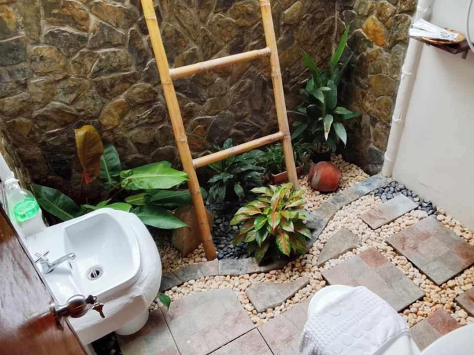 Bathroom 4, Nativo d kubo, San Vicente