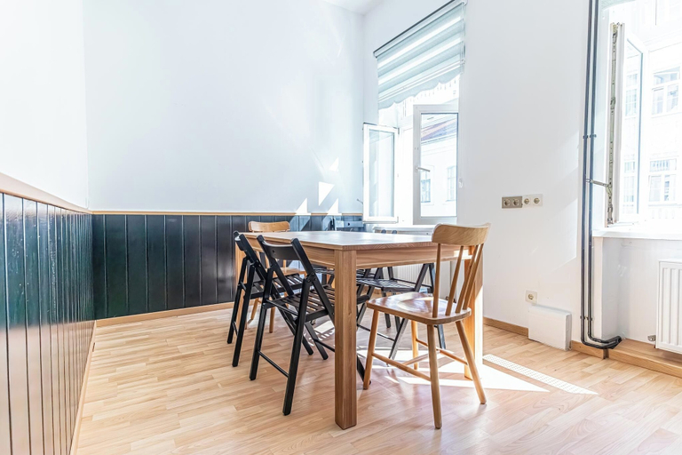 Bathroom 3, 3BR Apt 15 Min from Landstraße Hub, Wien