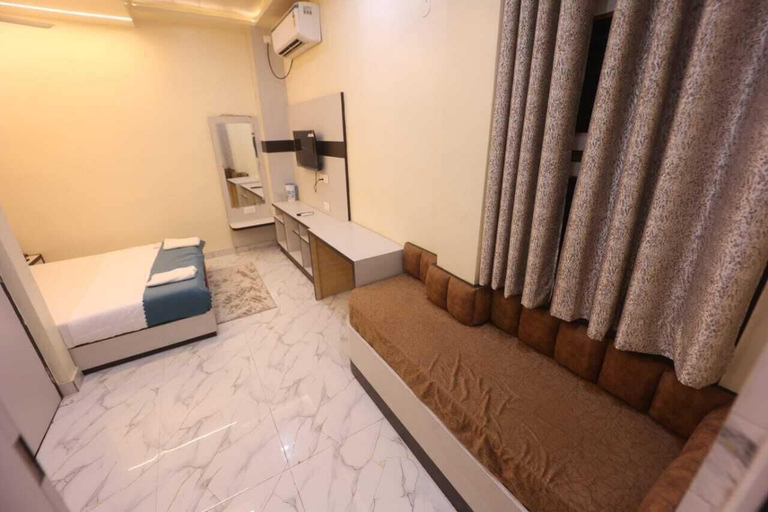 Bedroom 3, Radhey Krishna P Guest House, Chandauli
