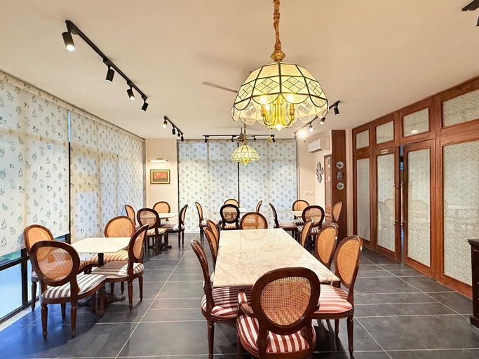 Restaurant, Madhukar Vilas, Mathura