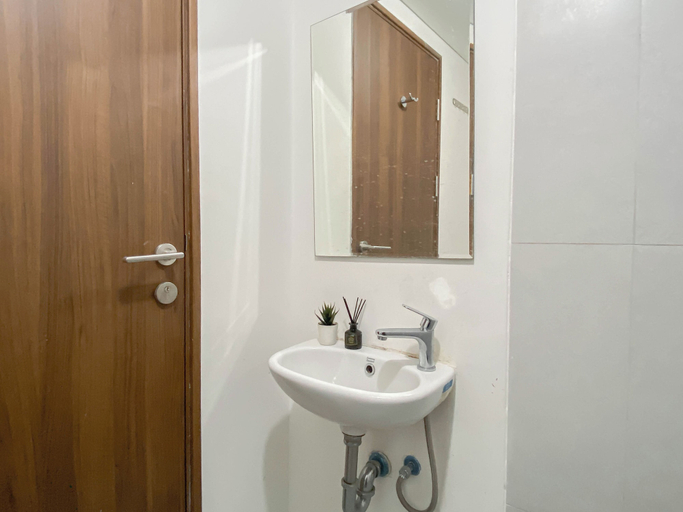 Bathroom 2, Minimalist Style Studio At Royal Sentul Park Apartment, Bogor