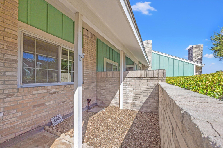 Property grounds 5, Mermaids Oasis 3 Bedroom Townhouse, Galveston