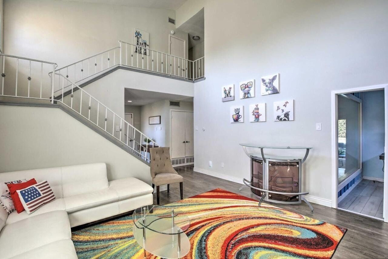 Living area 5, Texas - Justin 7 4 Bedroom Home, Dallas