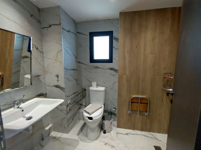 Bathroom 5, Vardaris Apartments, Central Macedonia