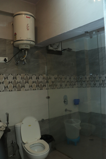 Bathroom 3, Krishna Hotel And Restaurant, Kangra