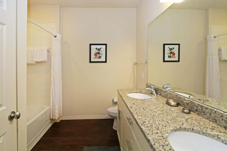 Room 5, Your VIP Home Near Disney 25107, Osceola