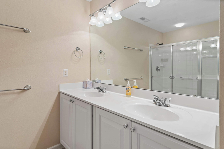 Bathroom 2, Creekside Getaway Stay for 8, Sussex