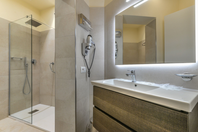 Bathroom 2, Residence in Capoliveri just 200 mt from the beach, Livorno