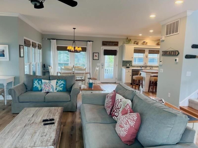 Living area 3, No Egrets 3 Bedroom Condo by RedAwning, Brunswick