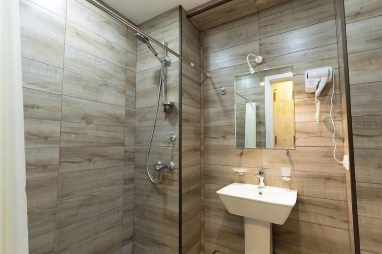 Bathroom 4, New Gudauri Rooms, Dusheti
