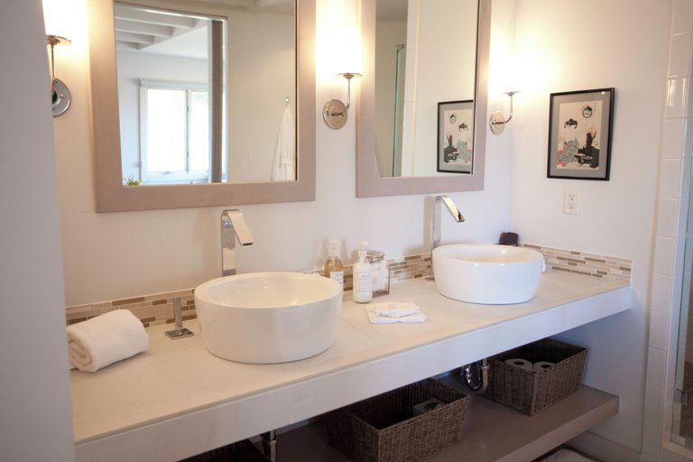 Bathroom 3, Refugio Cosetta, San Luis Obispo