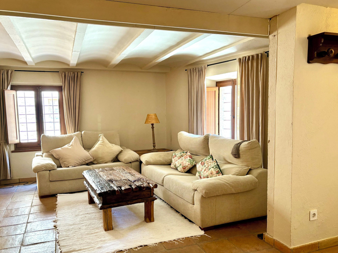 Living area 5, EL FORT D'ULLASTRET, Girona