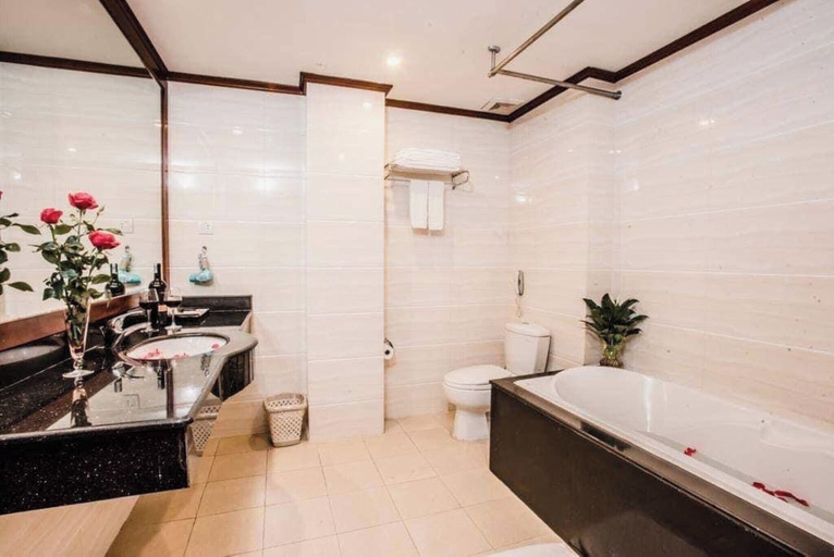 Bathroom 4, Sunny Hotel Ha Noi, Cầu Giấy