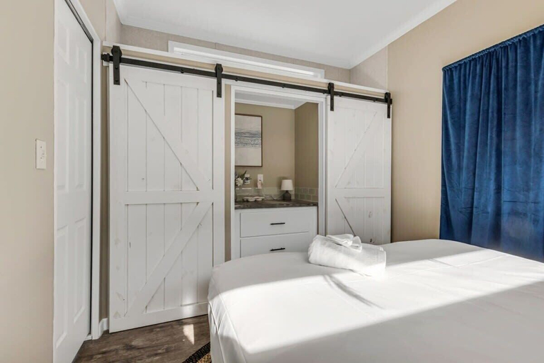 Room 2, Byrd 6 Cozy Byrd Nest, Madison