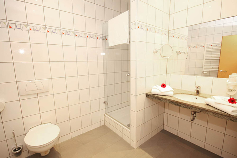 Bathroom 5, smartMotel Kempten, Kempten (Allgäu)