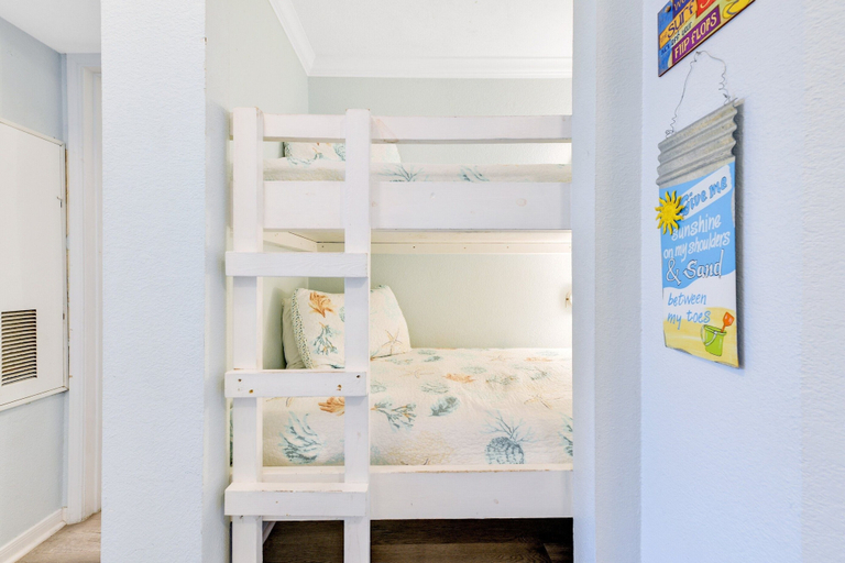Room 3, Seascape 2205 1 Bedroom Condo by RedAwning, Galveston