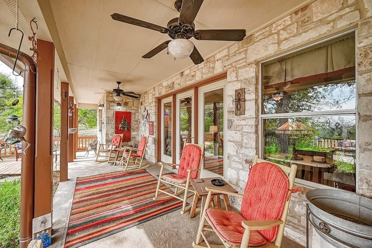 Terrace/patio 2, Hill Country Oasis-deck-bbq Grill-10 Min to Town!, Gillespie