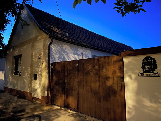Front of property, Luna Vendégház, Székesfehérvár