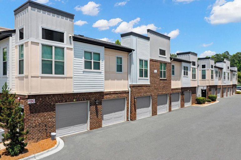 Exterior & Views 1,  Landing Furnished Apartments - Charlotte Northlake, Mecklenburg