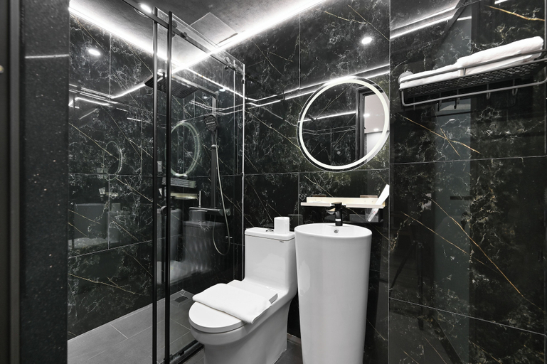 Bathroom 4, Accord Hotel Binh Tan, Binh Tan