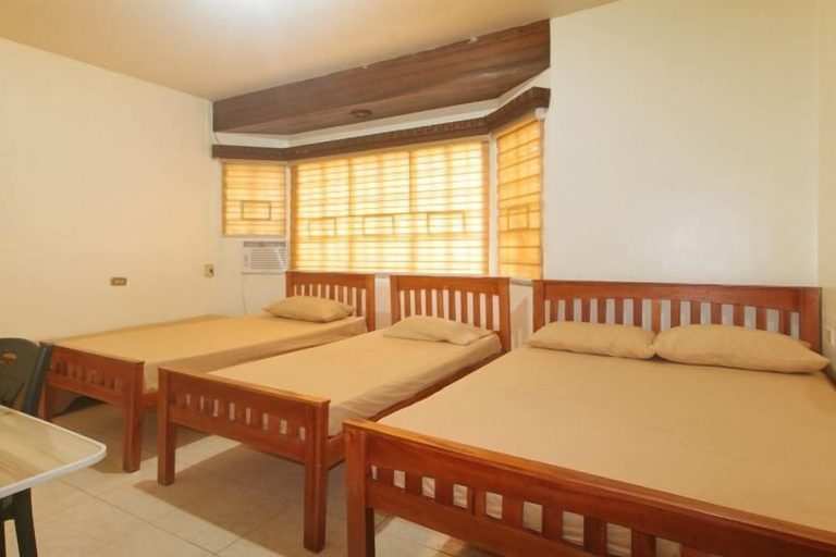 Room 2, Kababayan Pensione House by RedDoorz, Iloilo City