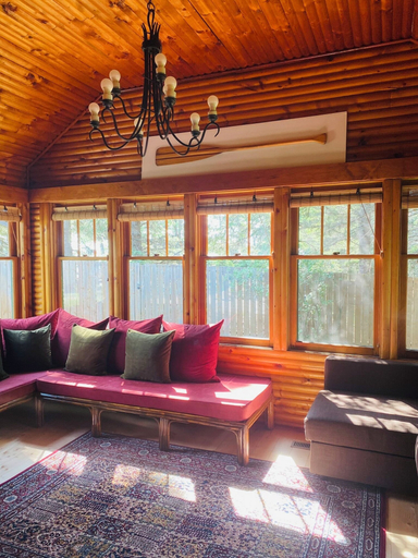 Room 2, Smokey Hollow Motel & Resort, Division No. 15