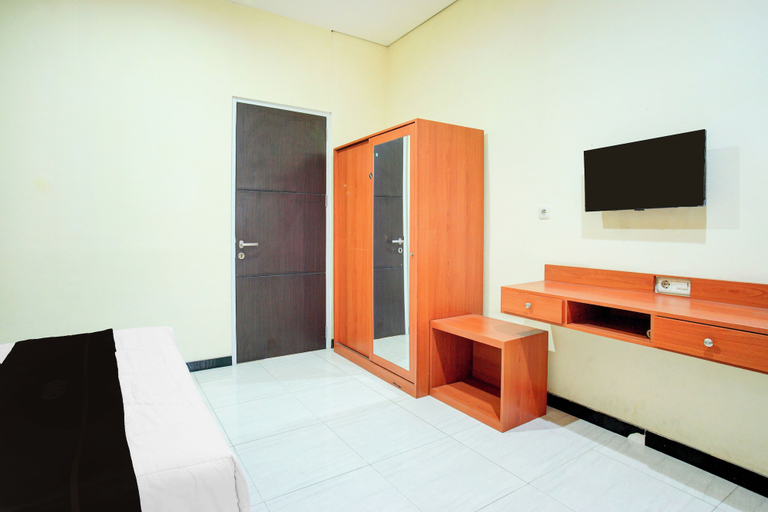 Room 2, OYO 94806 Kostel 97, Palembang