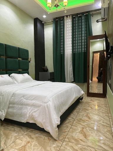 Room 4, Comfort inn & suites hotel, Mfoundi