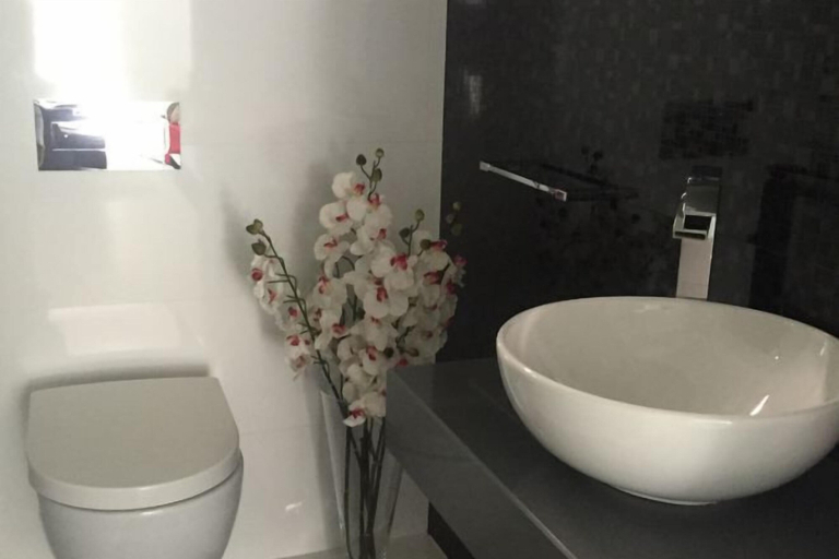 Bathroom 2, BelArt Golf Villa, Almada