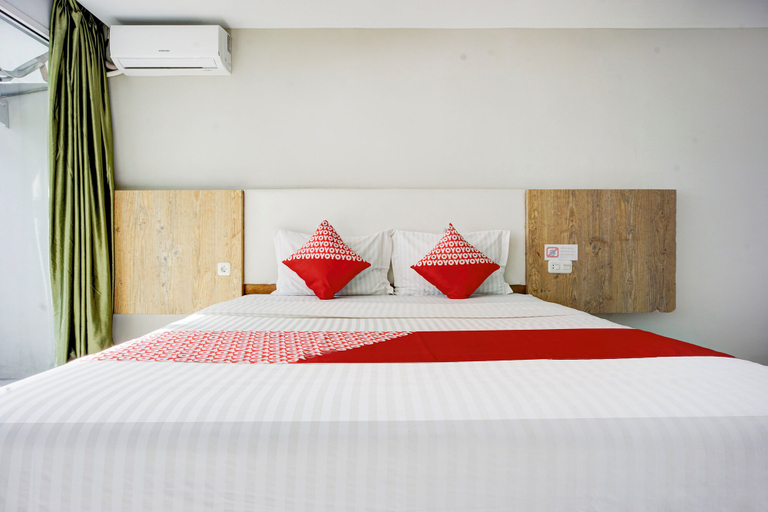 Room 3, OYO 94772 Gapura Hotel, Simalungun