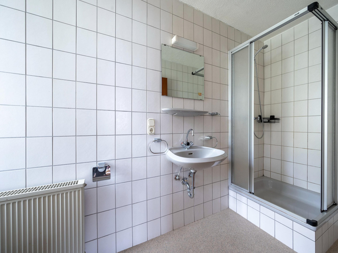 Bathroom 3, Grosse Gruppenunterkunft im Nationalpark Eifel mit Bar und Terrasse, Euskirchen