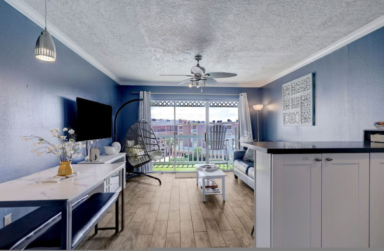 Room 4, Beautiful Ocean Views at The Victorian, Galveston