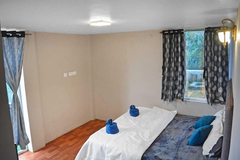 Room 3, Peak & Pillow, Dindigul