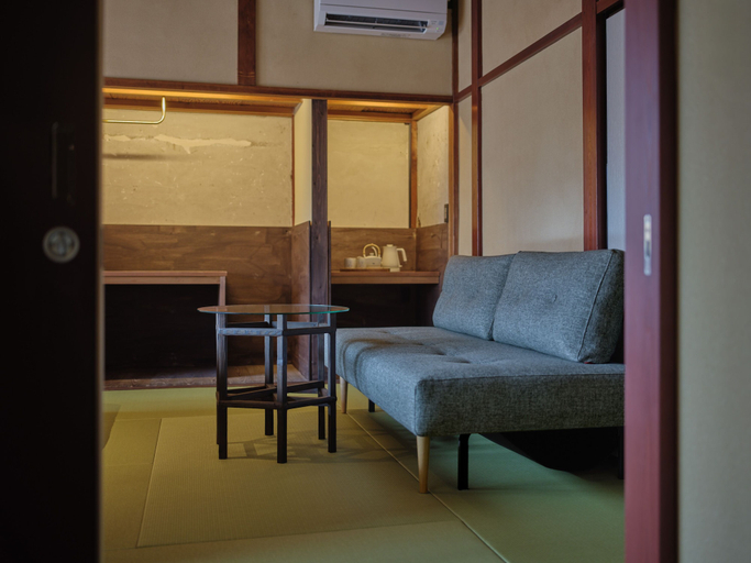 Room 2, Komado Bengara, Komatsu
