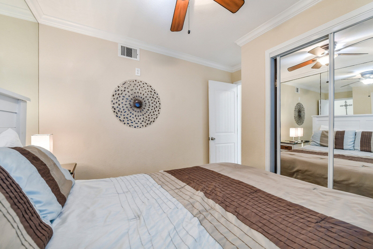 Room 3, Seascape 1108 2 Bedroom Condo by RedAwning, Galveston