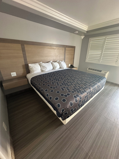 Room 2, Hometown Inn, Merced