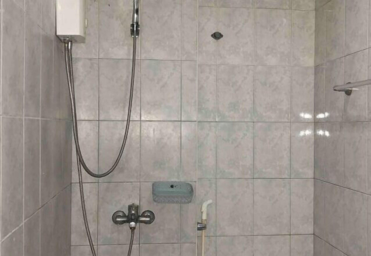 Bathroom 2, Cranberry's 2Br Unit nr Convention Center #1, Iloilo City