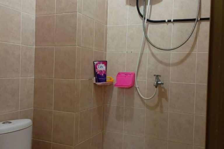 Bathroom 5, COZY 2BR Pinewood Apt Jatinagor w/ Wi-Fi & Pool, Sumedang