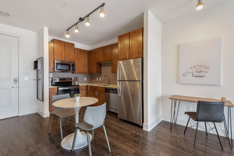 Private kitchen 2, Landing Apartments Near Laurel Park, Houston